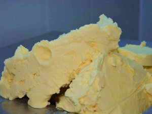 Artan Maliyetler Nedeniyle İnekler Satılınca Tereyağı Üretimi Zora Girdi