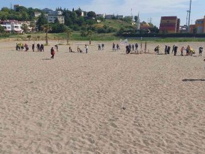 Tekirdağ’da 100 Kişi İmece Usulüyle Plajları Temizledi