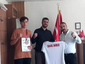 Lise Öğrencilerinden Boksta Büyük Başarı