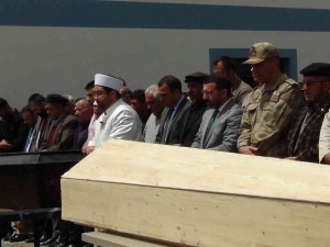 Bu Acıya Yürek Dayanmaz, Göçük Altında Kalan Anne Ve Oğulları Toprağa Verildi