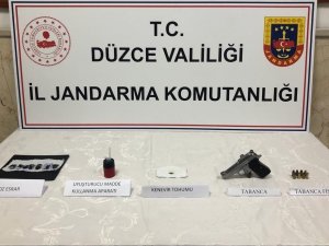 Uyuşturucu Kullanıcıları Yol Kontrolünde Yakalandı