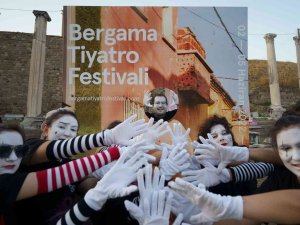 Bergama Tiyatro Festivaline Muhteşem Açılış