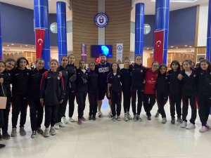 Koçarlı Belediyesi Voleybol Takımı Tiyatroda Buluştu