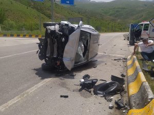 Tatvan’da Otomobille Kamyonet Çarpıştı: 13 Yaralı