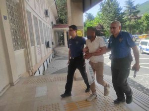 Bulduğu Kredi Kartıyla Alışveriş Yapan Kişi Tutuklandı