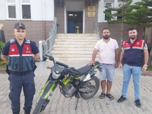 Çalınan Motosiklet Jandarma Tarafından Bulunup Sahibine Teslim Edildi