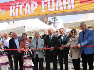 İ̇lkadım Belediyesi Kitap Fuarı Açıldı