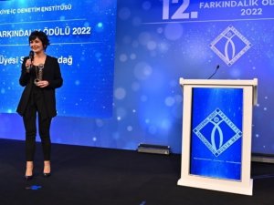 Anadolu Üniversitesi Öğretim Üyesine Ti̇de Tarafından Ödül Verildi