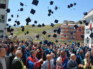 Hakkari Üniversitesinde Mezuniyet Heyecanı