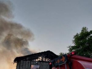 Bursa’da Tarihi Ev Alev Alev Yandı