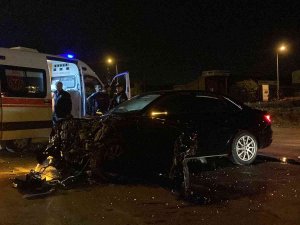 Sivas’ta Hafif Ticari Araç Ve Otomobil Çarpıştı: 1’i Ağır 5 Yaralı