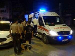 Eğlence Merkezinde Bıçaklı Kavga: 3 Yaralı