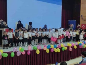 Kur’an Kursu Öğrencilerinden Yılsonu Şenliği