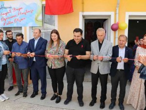 Sergide Gülümseten Diyalog: “Makas Kesmiyor”
