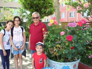 Okulun Bahçesi Rengârenk Oldu