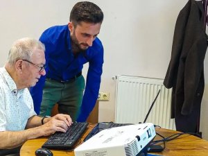 Artvin’de Huzurevi Sakinlerine Dijital Okuryazarlık Kursu Veriliyor