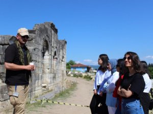 Öğrenciler Antik Kent Ve Müzeyi Ziyaret Etti