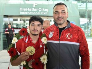 Avrupa Şampiyonu Milli Halterci Muhammed Furkan Özbek’e Coşkulu Karşılama