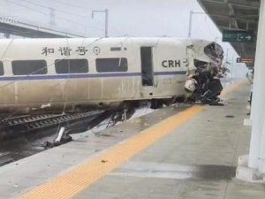 Çin’de Yolcu Treni Raydan Çıktı: 1 Ölü, 8 Yaralı
