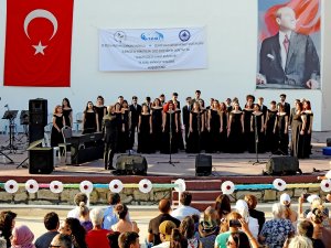 Alaçatı Çocuk Sanat Atölyeleri Yıl Sonu Kapanışında Coşkulu Konser