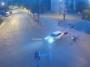 Kırmızı Işık İhlaliyle Gelen Kaza Kamerada