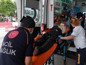 Kabin Gelmeden Kapısı Açılan Asansörün Boşluğuna Düştü