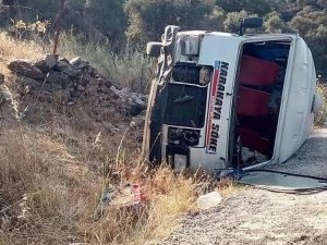 Söke’de Yolcu Minibüsü Devrildi: 3 Yaralı