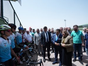 Başkan Şahin M. Hayri Özkeçeci Spor Kompleksini Gezdi
