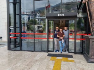 Antalya’da Maskeli Silahlı Zincir Market Soyguncusu Tutuklandı