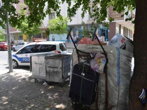 Çöpteki Geri Dönüşüm Atıklarını Paylaşamadığı Çekçekçi Arkadaşını Sopayla Dövdü