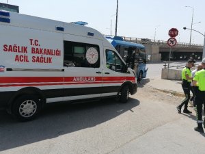 Yolcu Minibüsü İle Hafif Ticari Araç Çarpıştı: 6 Yaralı