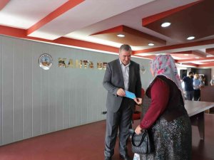 Kahta Belediyesi Sosyal Yardım Kartı Dağıtmaya Devam Ediyor