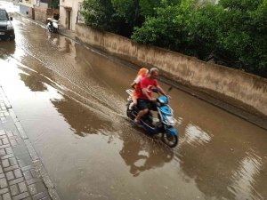 Nazili’de Sağanak Yağış Etkili Oldu