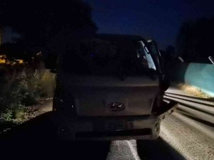 Otomobil İle Kamyonet Çarpıştı: 6 Yaralı