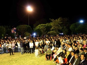 Ünlü Sanatçı Sarıkaya, Vanlılara Unutulmaz Bir Gece Yaşattı