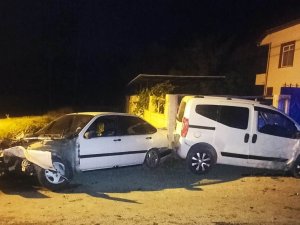 Malatya’da İki Araç Çarpıştı: 5 Yaralı