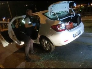 İ̇zmir’de Seyir Halindeki Otomobile Silahlı Saldırı: 1 Ölü, 1 Yaralı