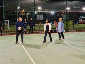 Bakan Çavuşoğlu, Basın Mensuplarıyla Voleybol Oynadı