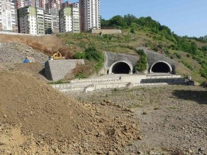 Trabzon’daki Kanuni Bulvarı’nda Viyadük Ve Tünel İnşaatlarının Yapımı Sürüyor