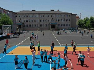 70 Okula Daha Basketbol Ve Voleybol Sahası Yapılacak