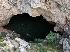 Sivas’ta Gizemli Mağara Yağışların Etkisiyle Su Doldu