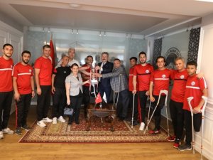 Başkan Palancıoğlu Şampiyonları Ağırladı