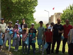 Elazığ’da Çocuklar Ve Gönüllüler Harput’u Temizledi