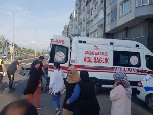 Motosikletin Kadına Çarptığı Kaza Kamerada: 2 Yaralı