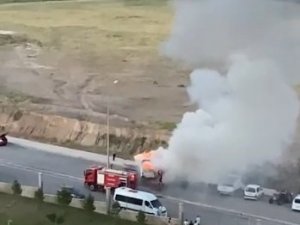 Park Halindeki Minibüs Alev Topuna Döndü