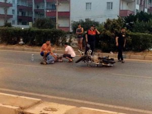 Motosikletten Düşen Sürücü Yaralandı