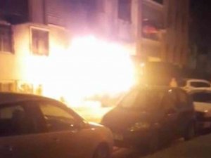 Kundaklanan Minibüs Alev Alev Yandı