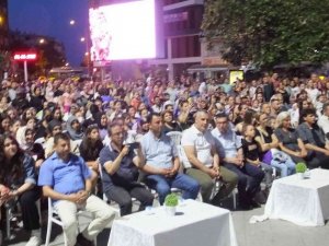 Burhaniye’de Halk Oyunları Ve Dans Gecesi Coşkusu