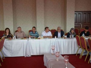 Emet’te Sanatçılar Onuruna Yemek Verildi