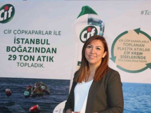 Dünya Çevre Günü’nde Çöpkaparlardan Işık Ve Hologram Gösterisi